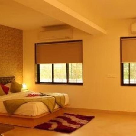 Meritas Seawind Beach Resort, Шривардхан Экстерьер фото