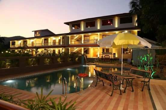 Meritas Seawind Beach Resort, Шривардхан Экстерьер фото