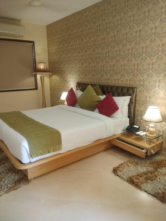 Meritas Seawind Beach Resort, Шривардхан Экстерьер фото