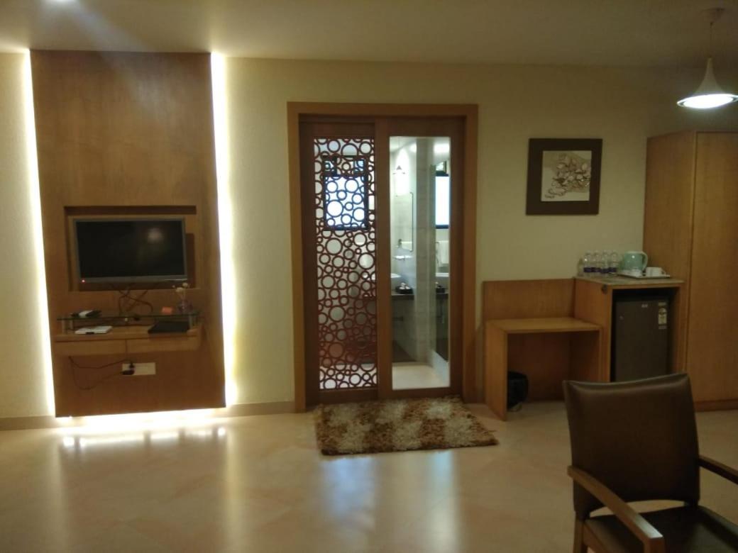 Meritas Seawind Beach Resort, Шривардхан Экстерьер фото