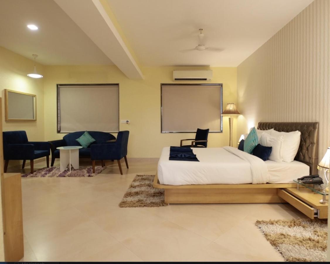 Meritas Seawind Beach Resort, Шривардхан Экстерьер фото