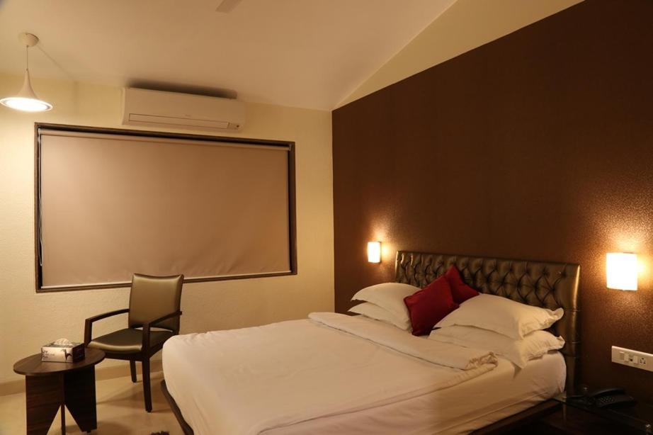 Meritas Seawind Beach Resort, Шривардхан Экстерьер фото