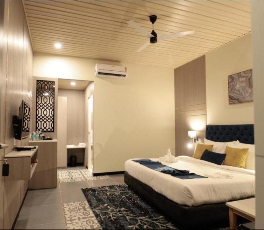 Meritas Seawind Beach Resort, Шривардхан Экстерьер фото